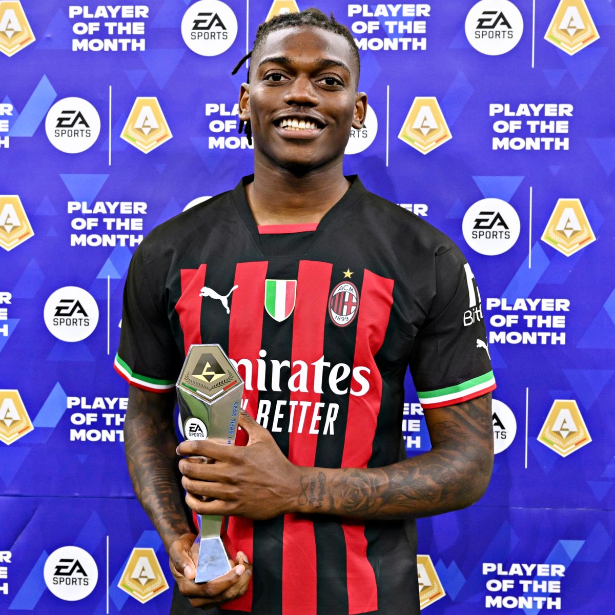 Rafael Leão foi eleito o melhor jogador do mês de abril da Serie A 🌟