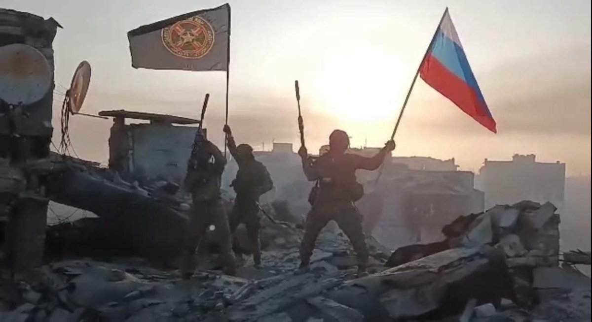 🇷🇺
This photo will remain "written" in history