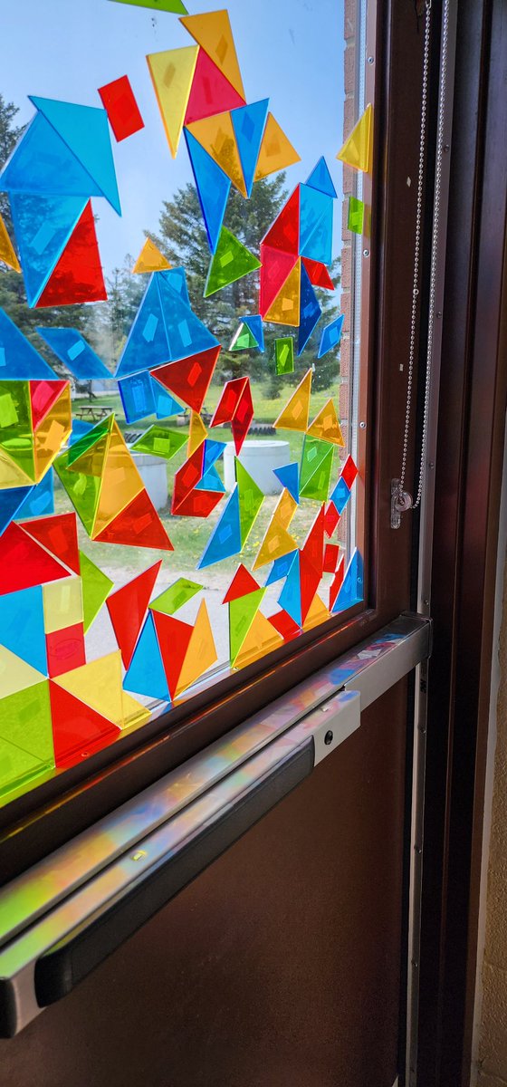 recebriscoe's tweet photo. Experimenting with light and reflection, @tecsouthps in Room 142.  @SCDSBey @SCDSB_Schools #Kindergarten #artwork #science https://t.co/64gE0odj20