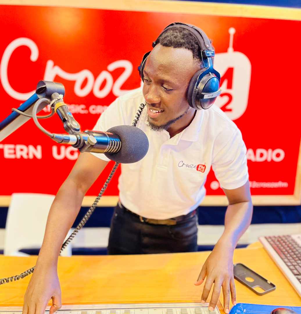 Ssonkopromotion's tweet photo. Mbade nsaba munzikilize lelo mpulilize ku SNL just to celebrate Arsenal loss😅
#SNLParty
@912CroozeFM 
@Mc_Kacheche https://t.co/OlZqkJHSJ2