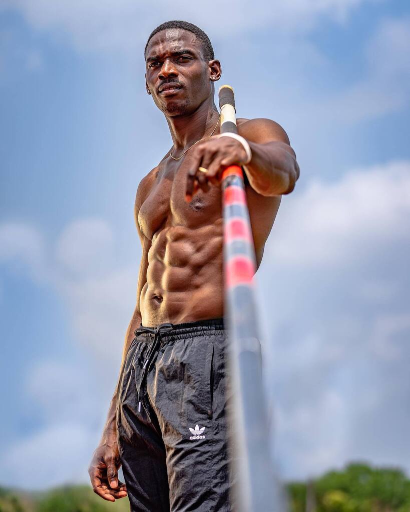 corycameronvis's tweet photo. Last day of the Fort Worth Photo Fest. Wish I was able to do some more of the events but still love the photos I got from #TheDecathlete.

Host: @fwfotofest 
Athlete: @lindon_victor 

#fwfotofest #trackandfieldphotography #polevault #trackphotography #tr… https://t.co/EGWmXxp3WM https://t.co/FhnZkch7AB