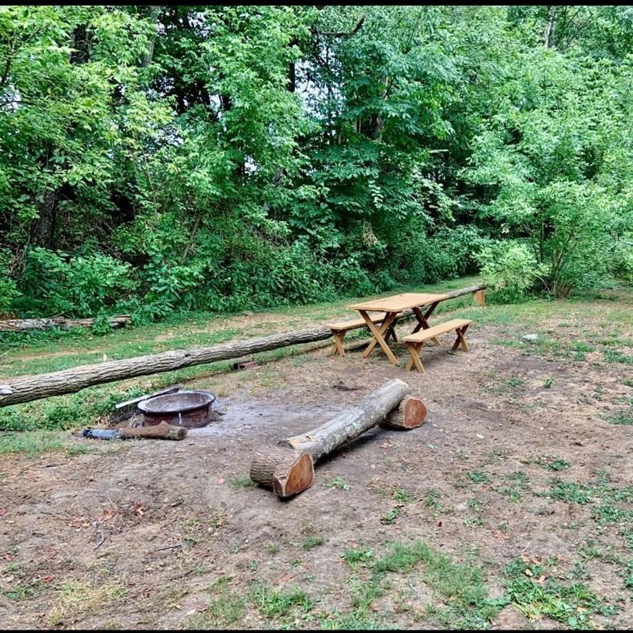 hikethebt's tweet photo. BTA Business Partner Feature: Towpath Trail Peace Park
Primitive tent camping designed for bikers, hikers, dog walkers and anyone else traveling thru! Located in Bolivar, OH
To find out more or book a site:
https://t.co/GoucCdUZ6W
#Buckeyetrail #hikethebt #primitivecamping https://t.co/NnFoPkYpWJ