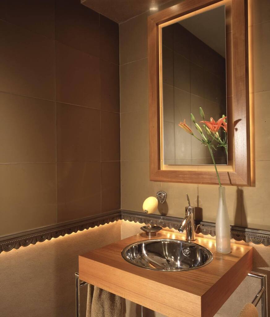 LA_Designs's tweet image. From my Design archives - one of my first residential projects on my own  after gaining design experience in lighting design firms, commercial and hospitality design firms. 
Powder room I designed for former Disney client. You can see how my lighting and hospitality backgrou…
