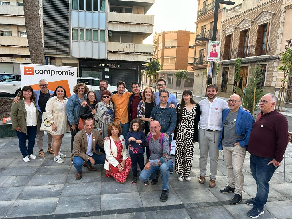 Esta vesprada, alguns membres del col·lectiu de Compromís per Catarroja hem acudit a l'acte central de campanya de Compromís per 
#Albal, per a donar suport al candidat a l'alcaldia, Raúl Esteban, i el seu equip, uns cracks! 
 <a href="/Raul_Esteban_/">Raul Esteban ⚡️🍏</a>
<a href="/compromisalbal/">Compromís Albal</a> <a href="/AlbalCompromis/">Compromís Albal</a>