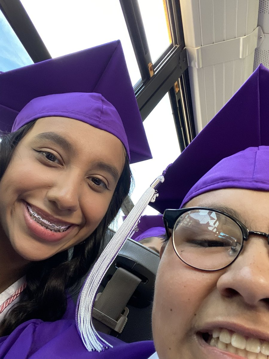 pbserrano214's tweet photo. It’s graduation day 👩‍🎓 https://t.co/QNB8SYpH3P