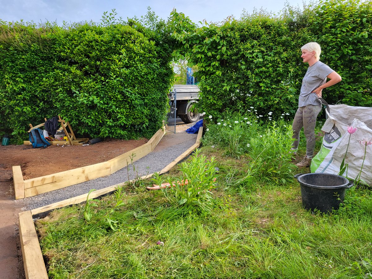 secretgardenweb's tweet image. We&apos;re #constructing a #sleeper edged #pathway and a #wildlifepond in this #bristol #frontgarden 🐸🌸🦋

We can&apos;t wait to see the #paving laid this week!

#bristolgardendesign #bristolgardens #landscapersofinstagram #bristollandscaping #gardendesignideas