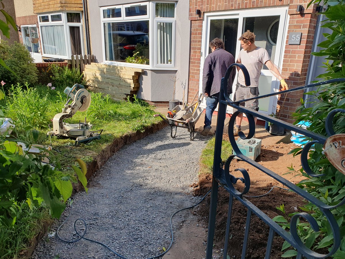 secretgardenweb's tweet image. We&apos;re #constructing a #sleeper edged #pathway and a #wildlifepond in this #bristol #frontgarden 🐸🌸🦋

We can&apos;t wait to see the #paving laid this week!

#bristolgardendesign #bristolgardens #landscapersofinstagram #bristollandscaping #gardendesignideas
