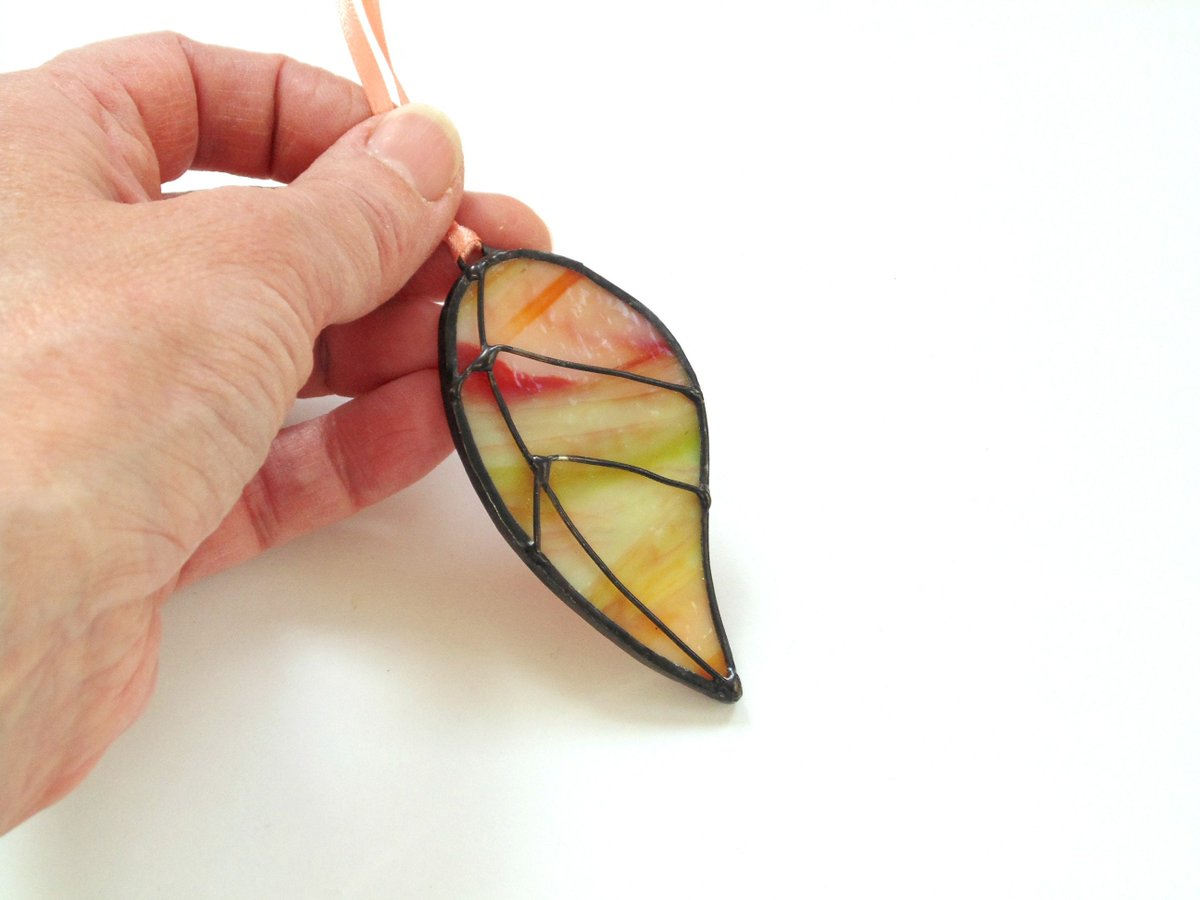 stndglass's tweet image. Mini Autumn leaf stained glass suncatcher ornament, Fall home decoration tuppu.net/2c6f9b7d #Etsy #suncatcher #DesignsStainedGlass #StainedGlassLeaf