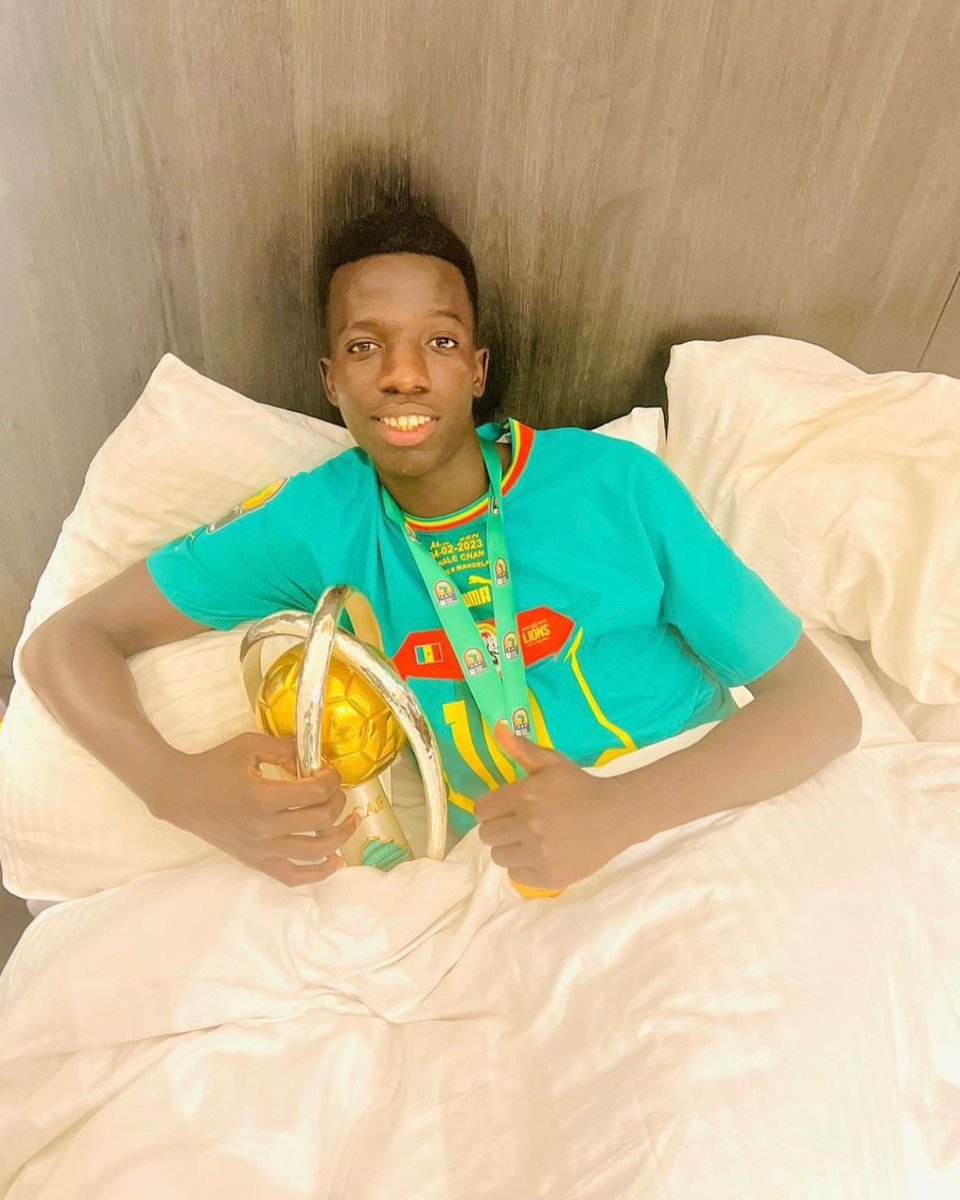 LNR_Digital's tweet photo. #RT @caf_online_FR: RT @CAF_Online: It's a Senegal thing 😴🇸🇳

#TotalEnergiesAFCONU17 | @Fsfofficielle https://t.co/u6IPib8Z6G