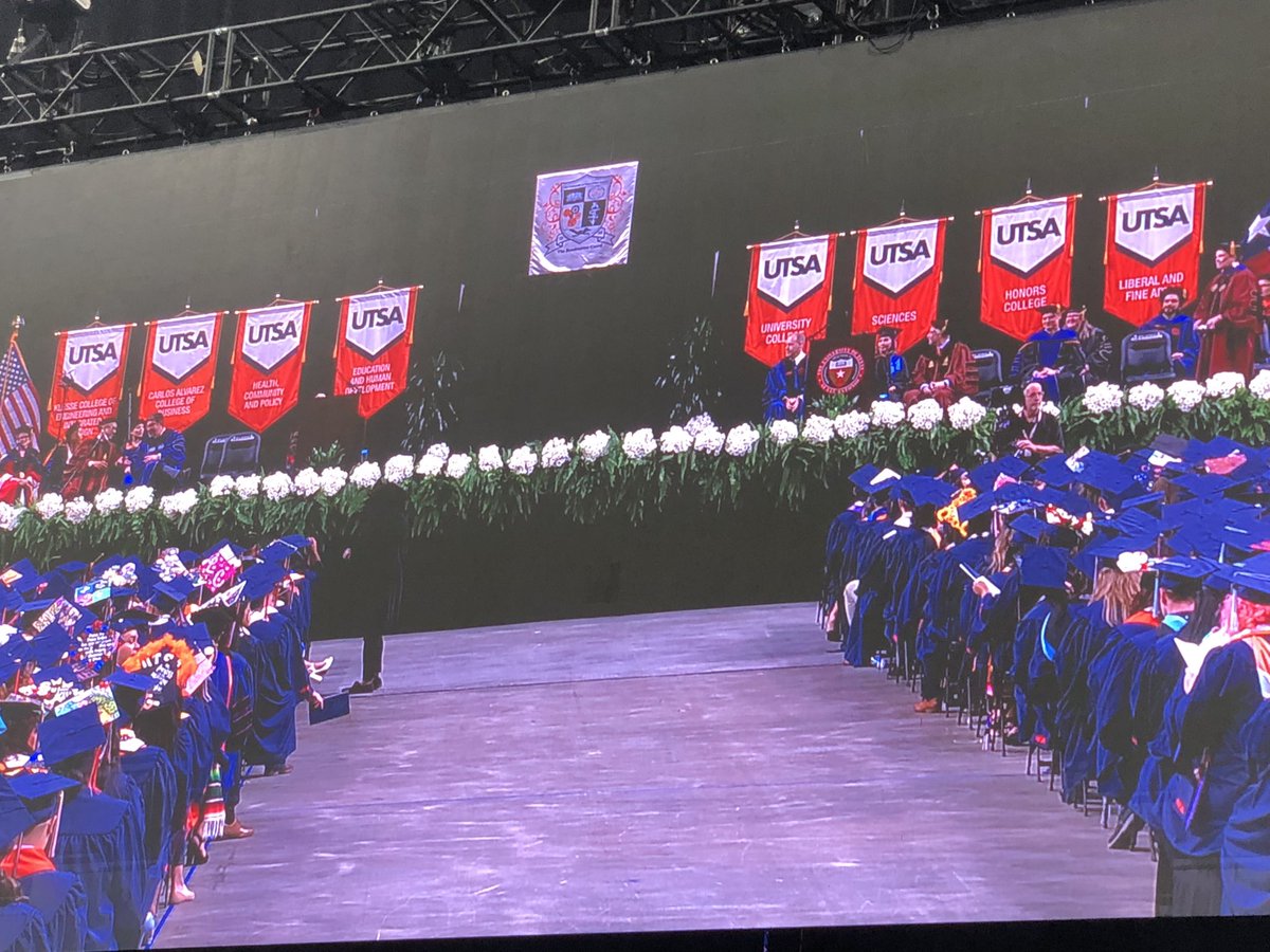 JorgeLSolis's tweet image. Congratulations UTSA graduates!! #utsa