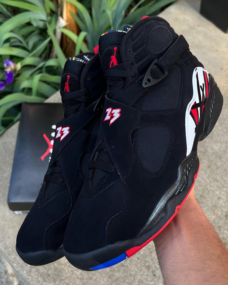 SneakerNews's tweet image. In-Hand Look: Air Jordan 8 "Playoffs" (2023)
Releasing Sept. 30th 🏀