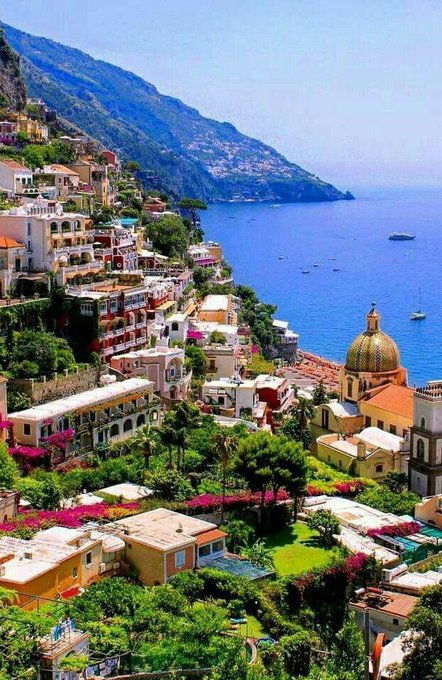 Absolutely mesmerized by the breathtaking beauty of the Amalfi Coast! 😍🌊✨ #AmalfiCoast #Italy #TravelGoals #BucketListDestination #Wanderlust #CoastalBeauty #DreamyViews #VacationVibes #ExploreTheWorld #ItalianParadise