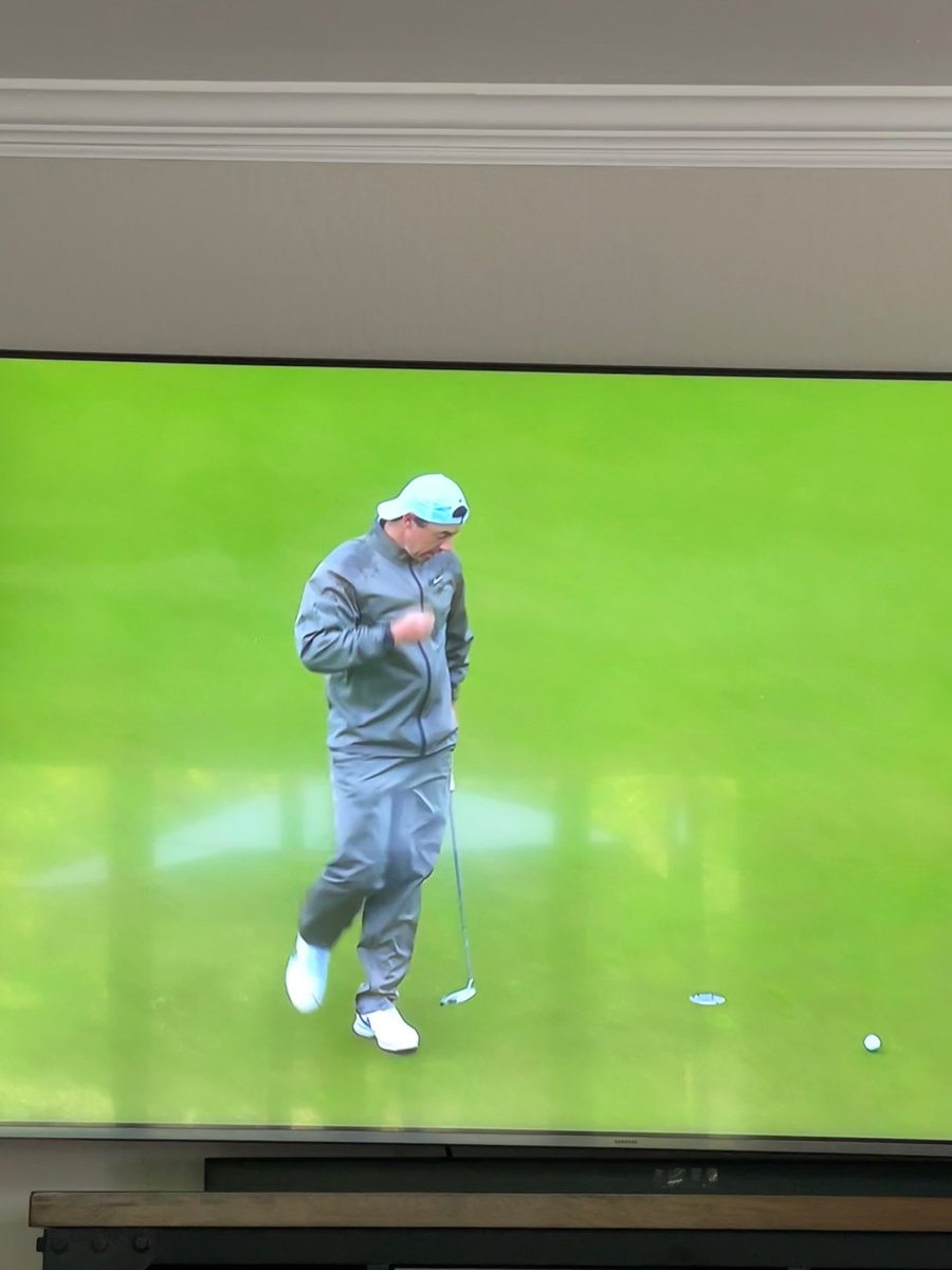 DrewcyJ's tweet photo. Rory too — straight out of Step Up https://t.co/IbuLYEigCv