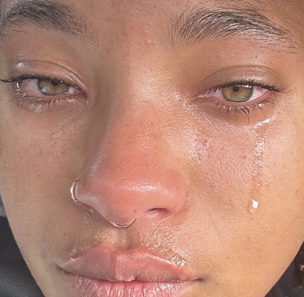 Willow Smith shares new photo crying.