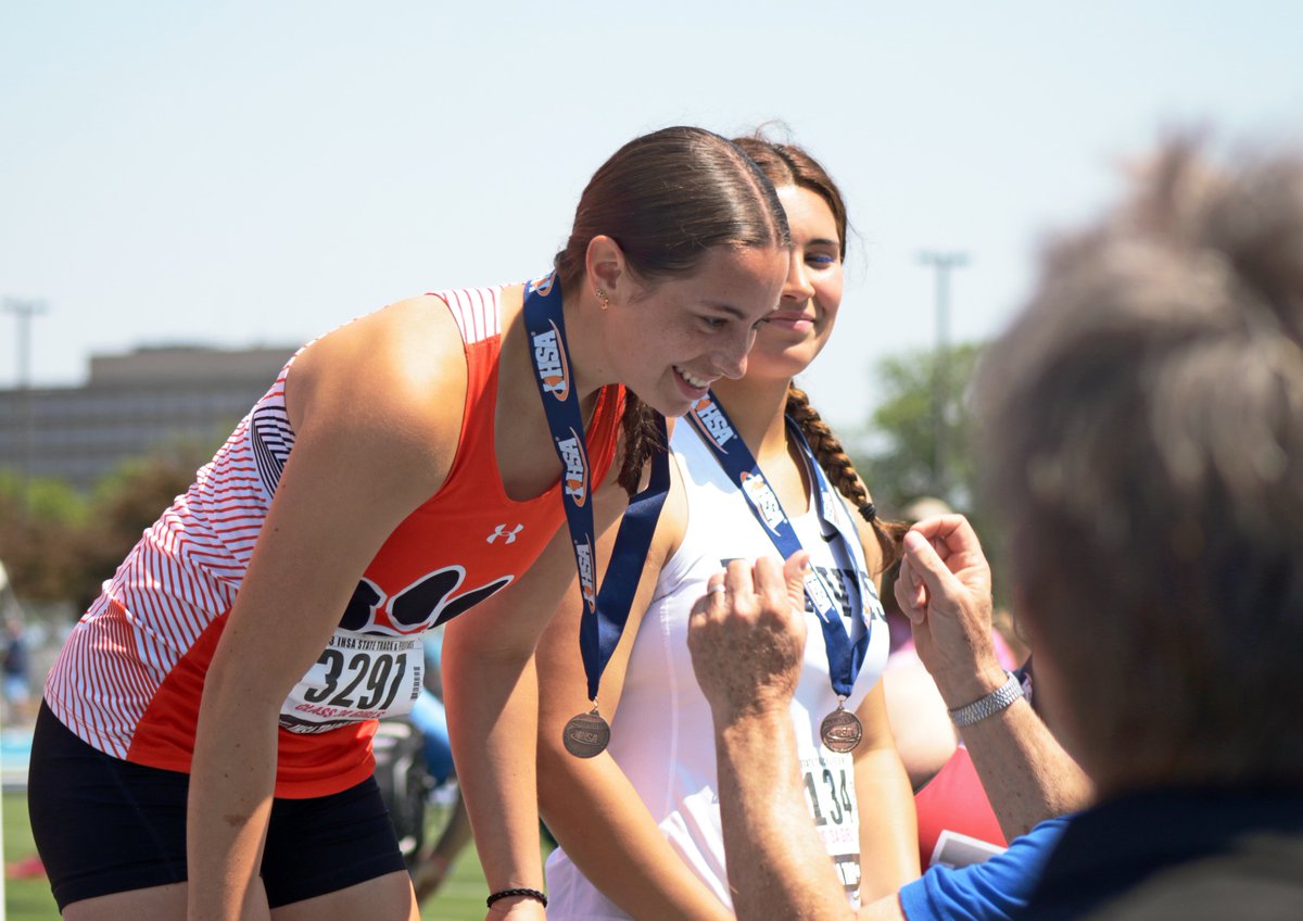 Billy Woods (@willyboods) on Twitter photo Three straight discus medals brought a smile to Kaitlyn Morningstar's face <a href="/GirlsEHStrack/">Girls Edwardsville HS Track</a> Three straight discus medals brought a smile to Kaitlyn Morningstar's face <a href="/GirlsEHStrack/">Girls Edwardsville HS Track</a>