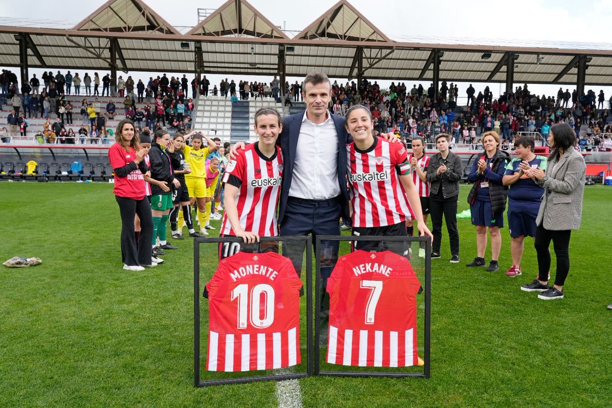 AthleticClubFem's tweet photo. 🦁 @neka_7 &amp; @LeyreMonente

Mila esker eman diguzuen guztiagatik. Faltan botako zaituztegu!!

🔴⚪ 𝗙𝗮𝗺𝗶𝗹𝗶𝗮 𝗴𝗮𝗿𝗮

#AthleticClubFem https://t.co/OYlsBEeFUY