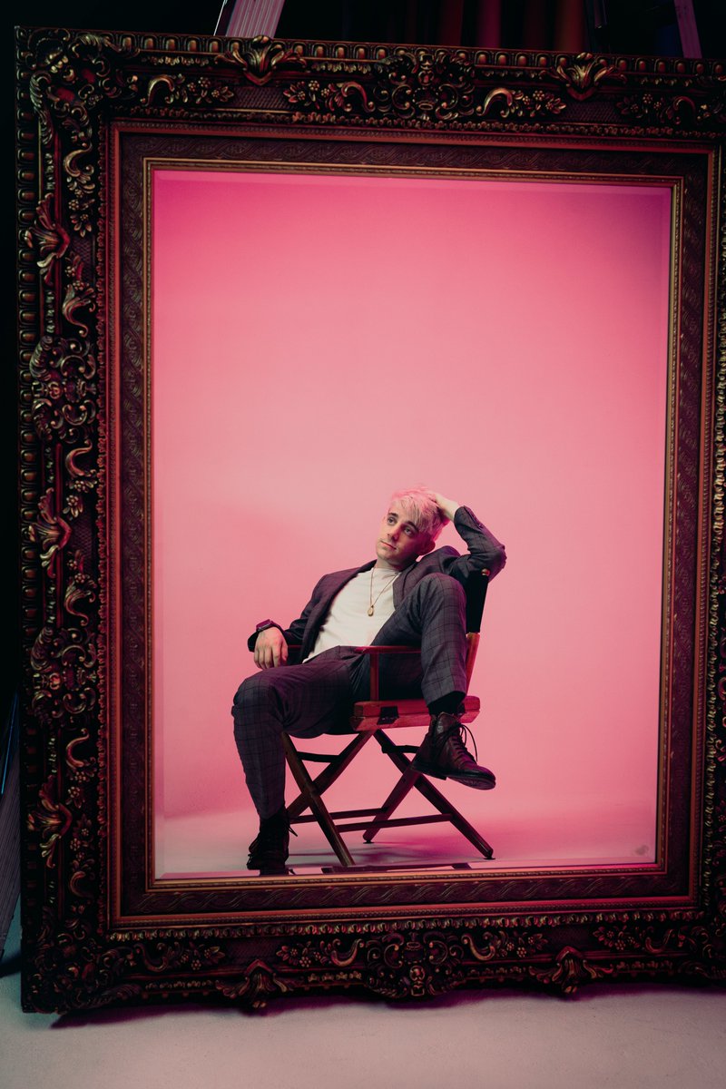 ethannestor's tweet image. Mirror mirror on the wall, who has the juiciest, most delectable dumpy of them all