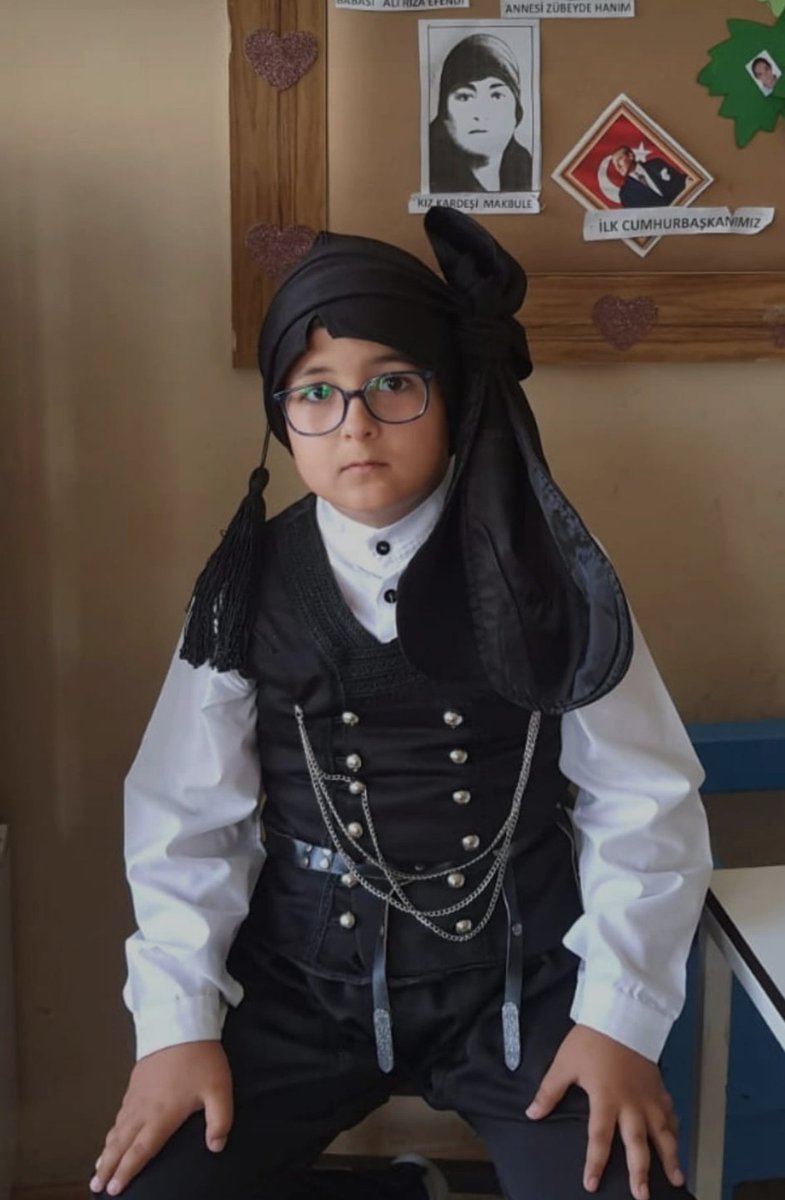 Gazi Mustafa Kemal Paşa Hazretleri'nin Muhafız Kıtası olan Giresun Alayı Komutanı Mustafa Çınar Ağa'nın, yapay zekâyla renklendirilmiş bir fotoğrafı - 1920.