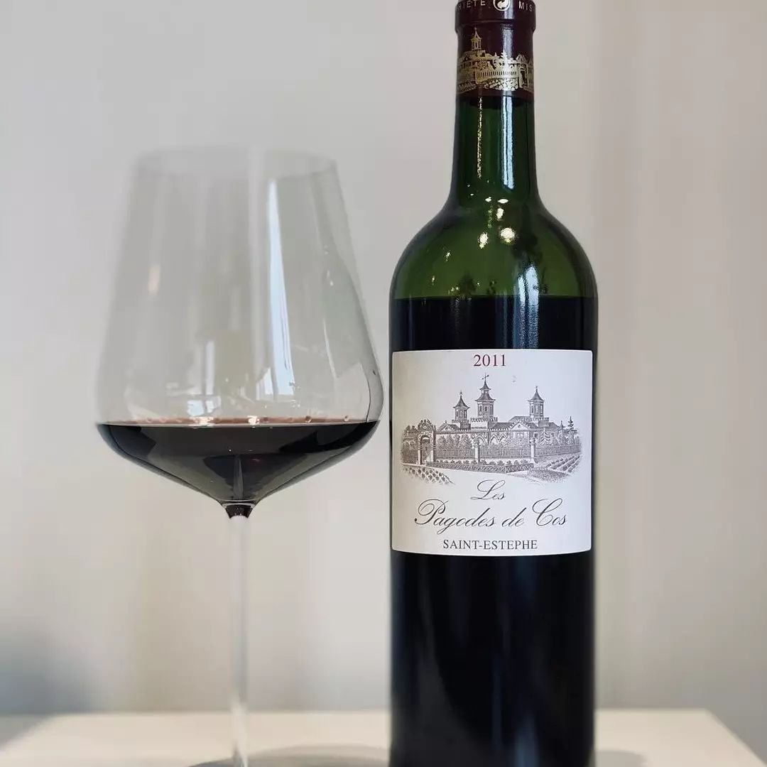 Les Pagodes de Cos 2011 is an elegant, well-structured wine that opens up after aeration and is very smooth on the palate, also showing wonderful minerality. The nose is particularly attractive, with hints of blackness and spice, especially black pepper.
#Wine
#Weekend #Bordeaux