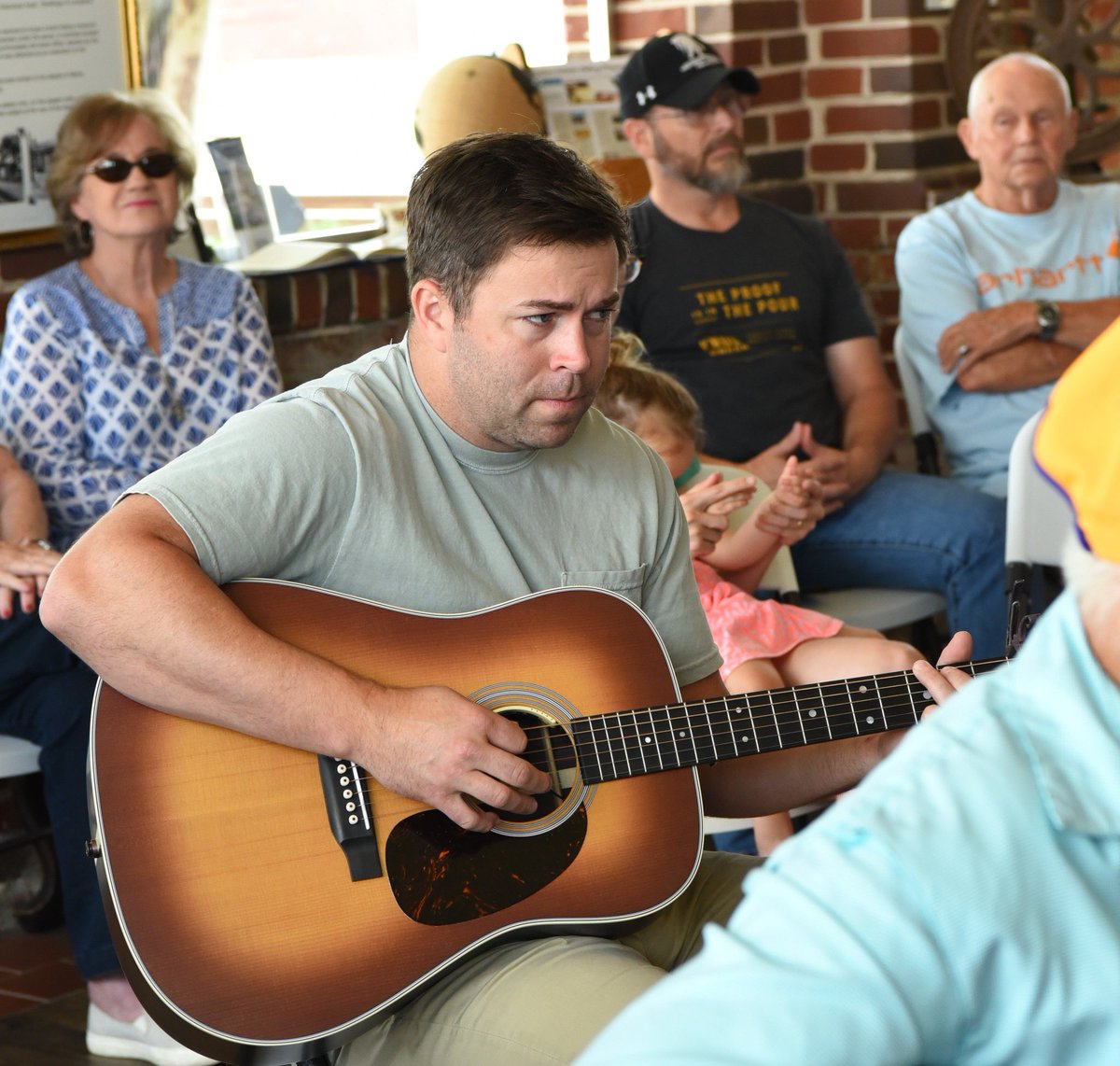 Thanks to Shutterbug 1968 for taking photos today. We had a lot of jammers and listeners! Thanks to everyone who attended! Next jam: Noon, June 17. #deridder #downtownderidder #beauregardmuseum #onlylouisiana #bluegrass