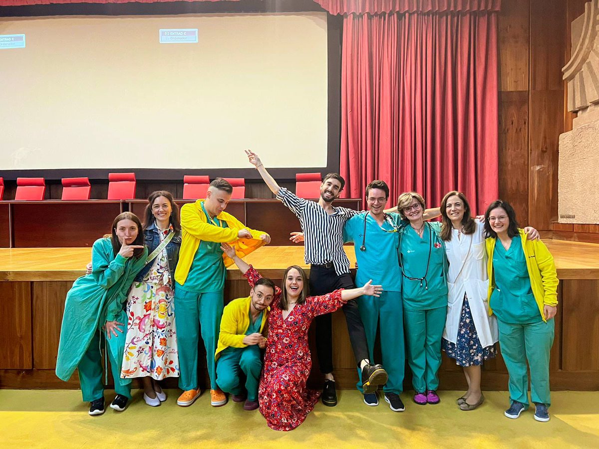 Nuestros chicos han terminado la especialidad después de 4 años en los que se han convertido en dos super adjuntos. Muy orgullosos de ellos y de que nos sigan eligiendo para continuar su gran labor asistencial en en Hospital de León #anestesia #nosquedamosenleón