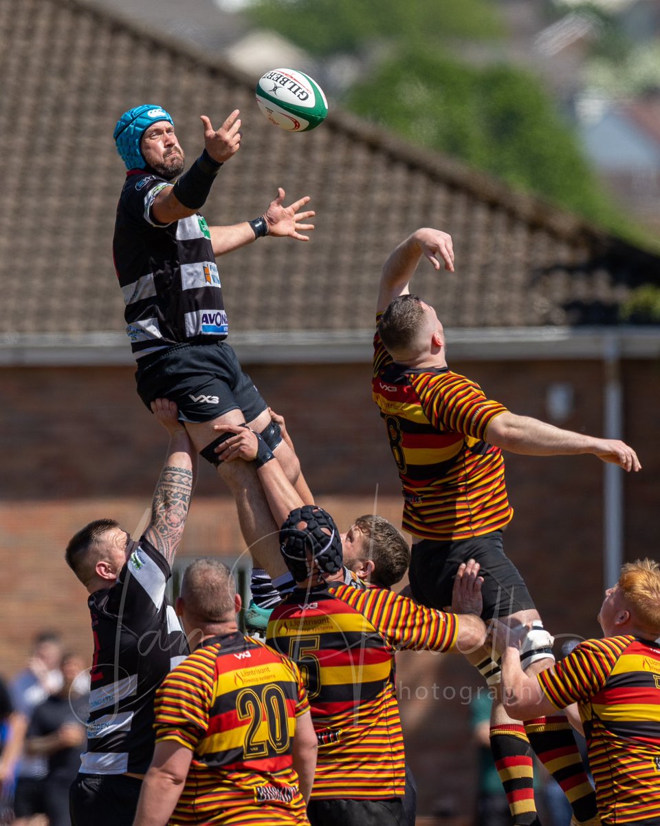 howells_ian's tweet photo. Derby day @cwmbranrfc v @CroesyRFC  
More photos here https://t.co/WNAE4FzSGv https://t.co/XdjyIJ0sSb