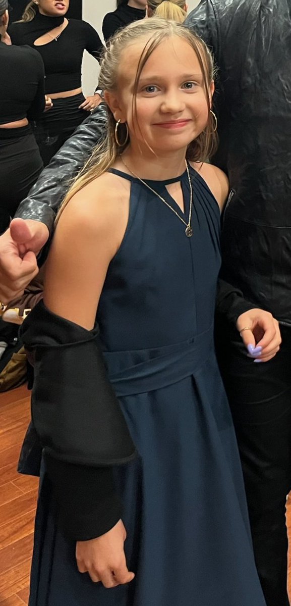 Rennersmirk's tweet photo. Jeremy Renner, your daughter is a lady!
😍😍😍😍😍😍😍
@JeremyRenner  #UCLAspringsing https://t.co/801bW06e09