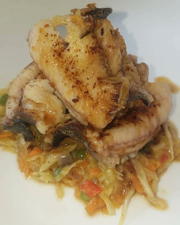 Tommex007's tweet image. Sauteed Fish Fillet with blanched based vegetables. #cheflife #Culinaryschool #ContinentalCuisine