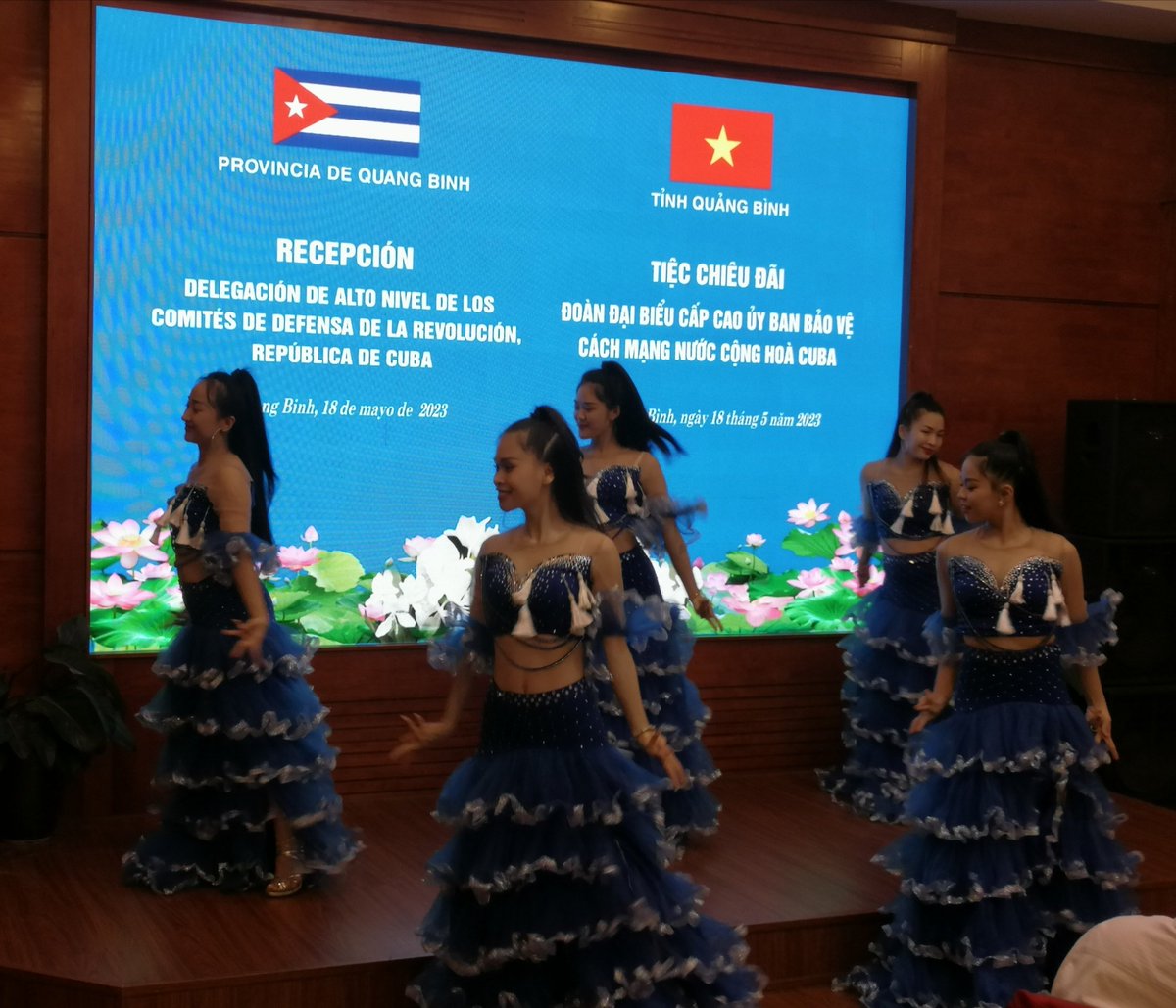 GHNordelo5's tweet photo. En todas las provincias de #Vietnam visitadas, la delegación de los #CDRCuba ha recibido una calurosa bienvenida. #Cuba #SomosDelBarrio https://t.co/GrRmODwgWq