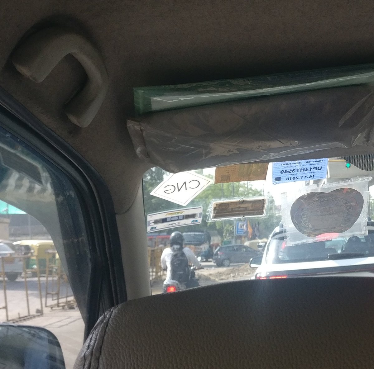 MinaxiGoel's tweet image. Usability Observation #3:

With time, increase in no. of stickers on the car windows demands a solution for appropriate placement.

These are blocking driver&apos;s view, passenger&apos;s view &amp;amp; people&apos;s view outside the car.
#usabilityproblem #Needsolution @cardesigners @CarProblems3