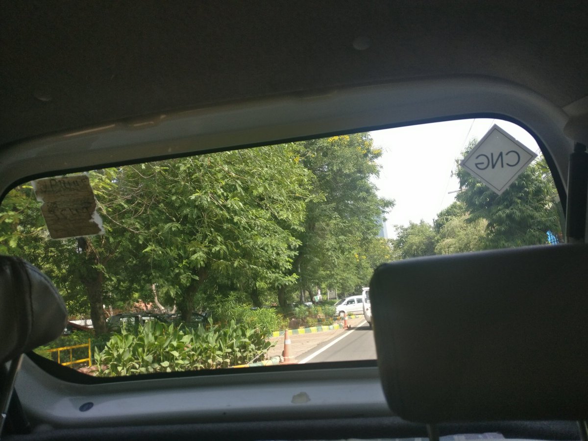 MinaxiGoel's tweet image. Usability Observation #3:

With time, increase in no. of stickers on the car windows demands a solution for appropriate placement.

These are blocking driver&apos;s view, passenger&apos;s view &amp;amp; people&apos;s view outside the car.
#usabilityproblem #Needsolution @cardesigners @CarProblems3