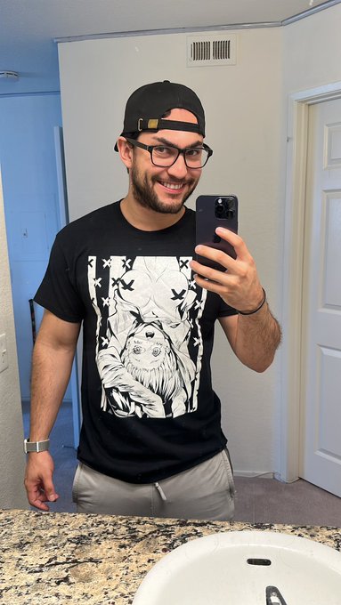 I&rsquo;m ready to go outside and get some compliments about my shirt 😂 https://t.co/Hx8Vt7Kcz7