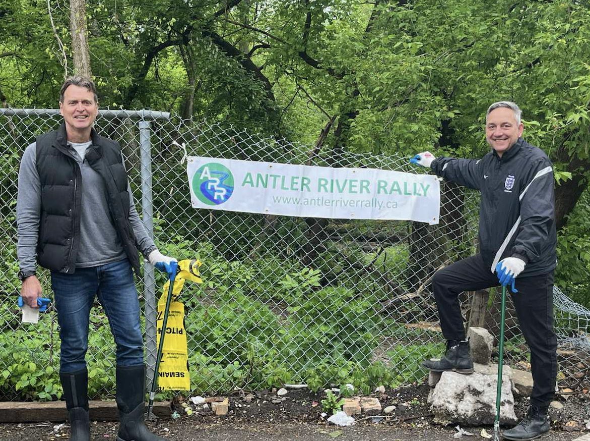 Thanks to Tom Cull from @AntlerRvrRlly for organizing our Ward 3 Community Cleanup Day! 

Very grateful to all the volunteers who braved the rain and colder than usual weather to clean up the Bridle Path in Kipps Lane! 

Looking forward to another #ldnont cleanup this summer!