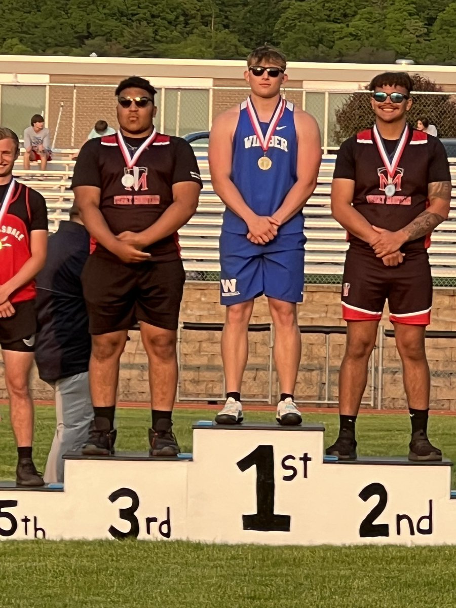 BlakeKlosky's tweet photo. District 5 Disc and Shot Put champion . Threw a 54’ 7 1/2 “ shot put which is now the new District 5 championship meet record and School record ! https://t.co/ivvFv7QuNp