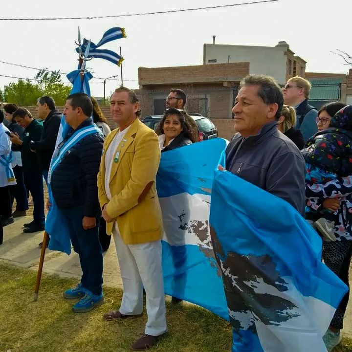 FuerzaLibCente's tweet photo. 🇦🇷 #MalvinasArgentinas
Nuestro concejal electo, Rubén Arias y los Leones de Centenario, tuvieron el placer de estar presentes en la inauguración del monumento en honor a los 323 caídos en el hundimiento del Crucero General Belgrano, ocurrido el 2 de Mayo de 1982. https://t.co/ghkf5KXfIb