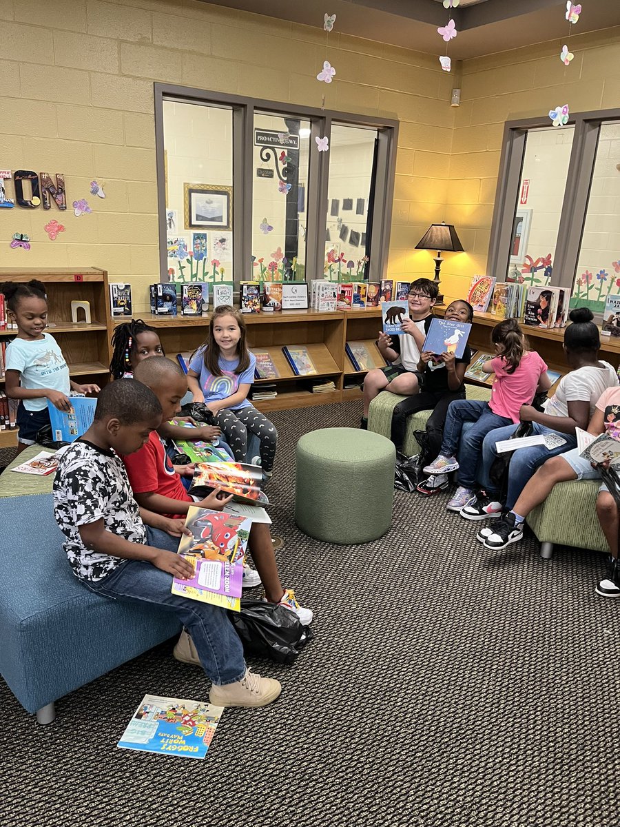 Thank you <a href="/RichlandTwo/">Richland School District Two</a> for the great R2 Ready to Read books for our PK-2nd grade students! They had a blast “shopping” <a href="/lonniebnelson/">LonnieBNelsonElem</a>