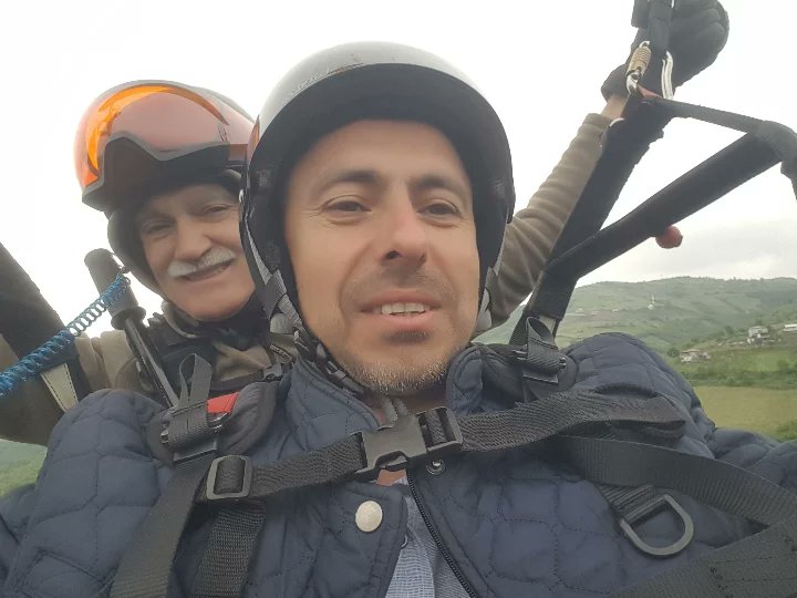 SayarSait's tweet photo. Gökyüzü renklendi

19 Mayıs Atatürk’ü Anma, Gençlik ve Spor Bayramı kutlamaları çerçevesinde Yamaç Paraşütü etkinligimizde bizde yerimizi aldık. https://t.co/bRsu0NjSlK