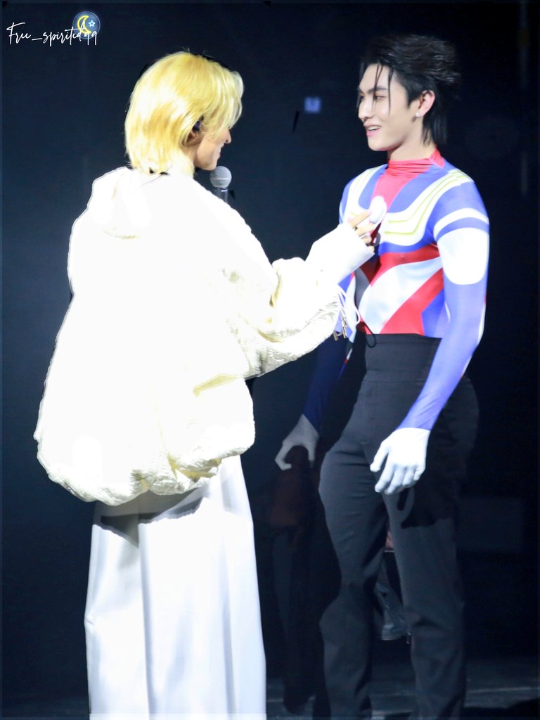 5.20 Noeul 1st fm HD

“This is Ultraman's heart!”

#Noeul1stFMDay #FirstFMNoeul #NoeulFanMeeting #NoeulFM #Noeulnuttarat #MagentaBoy #BossNoeul
<a href="/Bossckm_/">BOSS.CKM</a> <a href="/Noeul_lee6/">Noeul</a>