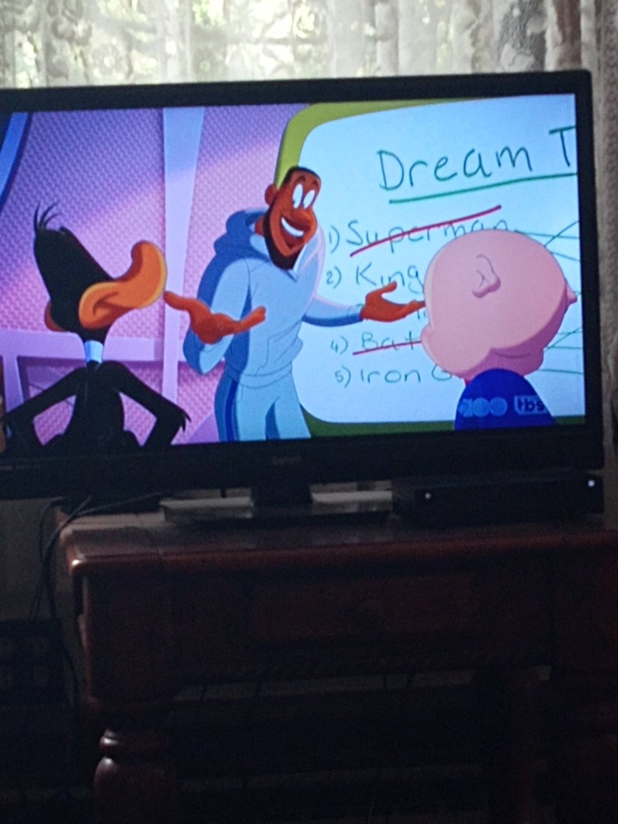 Watching @spacejammovie the sequel again,bc well......... It's funny and I just love this movie 
#SpaceJamANewLegacy