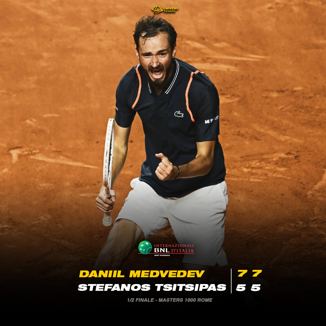 UniversTennis's tweet photo. MEDVEDEV EN FINALE À ROME 🌟

Daniil Medvedev s'offre son premier TOP 10 sur terre battue depuis 2019 et élimine Stefanos Tsitsipas pour atteindre sa 3e finale en Masters 1000 cette saison, la première de sa carrière sur cette surface. 🔥🧡 https://t.co/GFrD8afCYA
