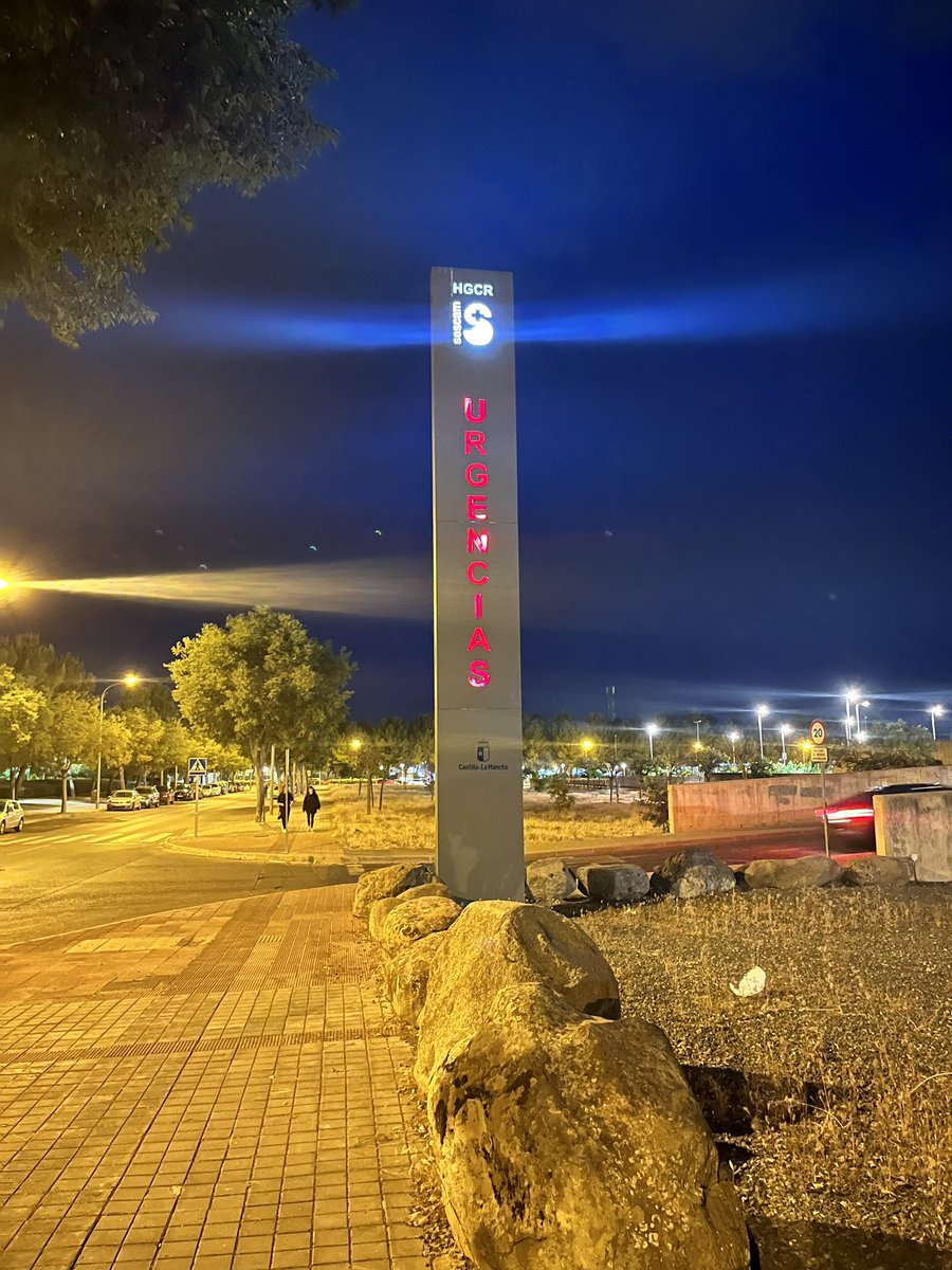 oscaruci's tweet image. Tras 13 años en la UCI del HGCR , llega  otra etapa. La gente maravillosa de la mancha me acogió  y no  puedo sentirme más afortunado de haber podido trabajar con profesionales excepcionales.. pero sobre todo con personas increíbles que más que compañeros han sido familia