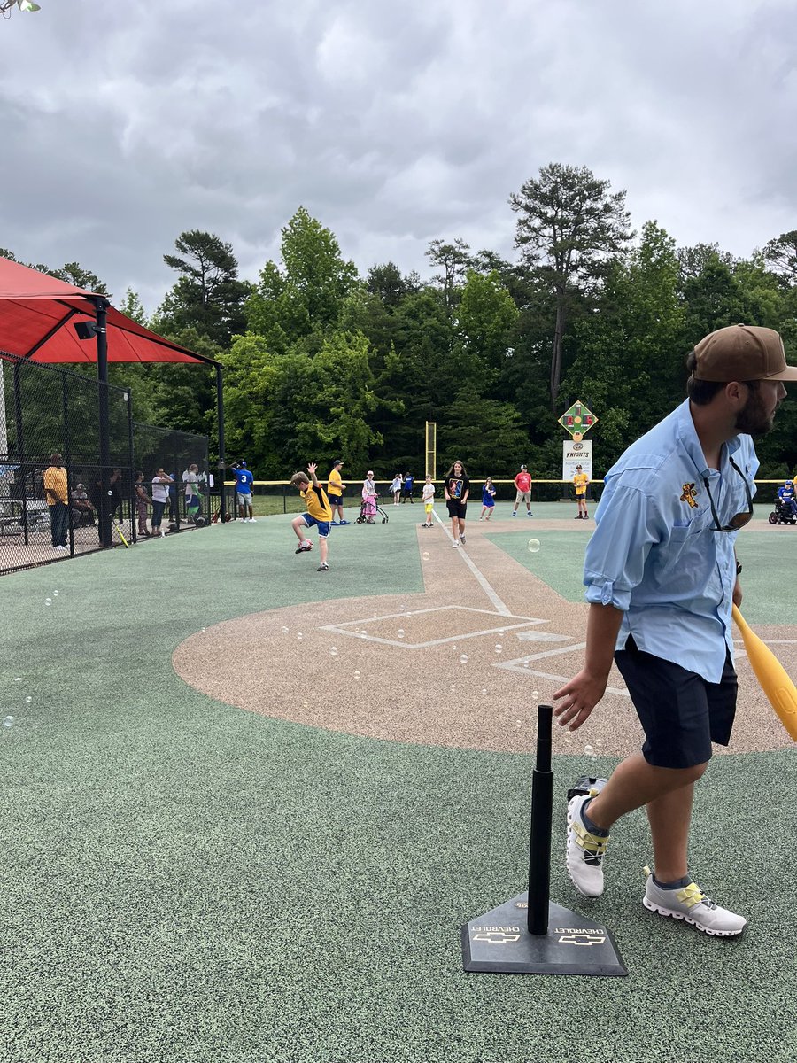 HeasletNoelle's tweet image. Max ran, danced, jumped, and celebrated all the way down the 3rd baseline to home plate!  ❤️⚾️#miracleleaguebaseball #gomaxgo