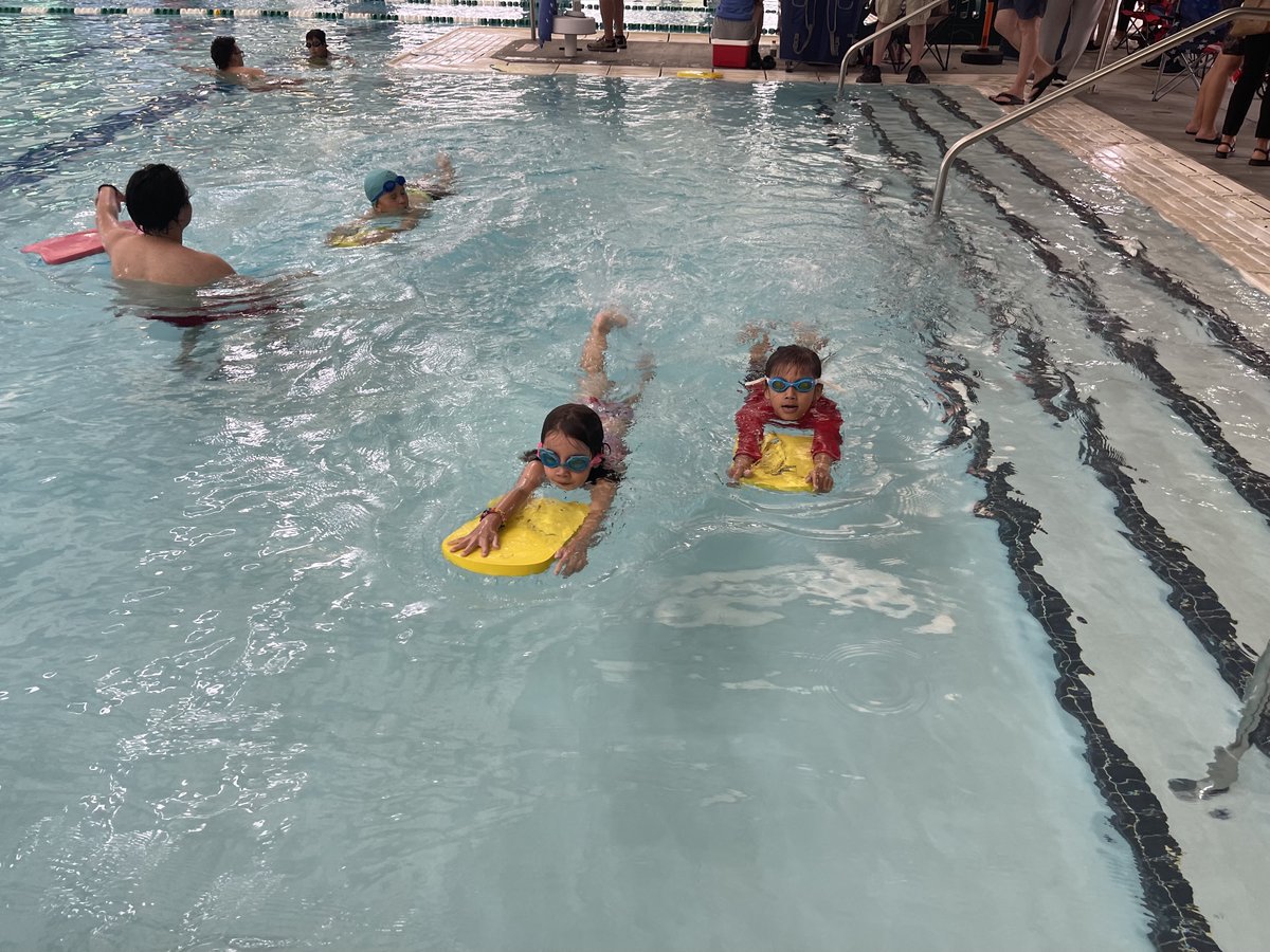CityOfLasVegas's tweet photo. Es el día de #AprenderAnadar y entendemos la importancia de la seguridad en el agua, por lo que estamos ofreciendo clases de natación gratuitas y a $5. 🏊

¡Siga el enlace para obtener más información! 🔗 https://t.co/KNLWSD5JPQ

#MesDeLaSeguridadEnElAgua https://t.co/6Vui0QW6dU