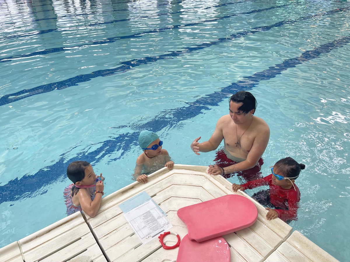 CityOfLasVegas's tweet photo. Es el día de #AprenderAnadar y entendemos la importancia de la seguridad en el agua, por lo que estamos ofreciendo clases de natación gratuitas y a $5. 🏊

¡Siga el enlace para obtener más información! 🔗 https://t.co/KNLWSD5JPQ

#MesDeLaSeguridadEnElAgua https://t.co/6Vui0QW6dU