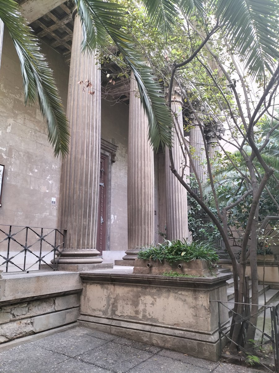 nuria157's tweet photo. Avui hem passejat per l'Eixample amb una família que va tenir per Nadal el regal d'una ruta privada. I un bonus : El taller Masriera tenia el jardí obert !
#festamajordretaeixample #FiraModernistaBCN2023 #tallerMasriera #dretadeleixample #eixample #rutesprivades https://t.co/J4ism2C4Jd
