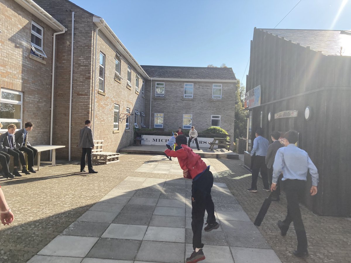bishopfoxhouse's tweet photo. 8:00am in the courtyard …. 🦊🏏🦊 https://t.co/MM3w0SYnDt