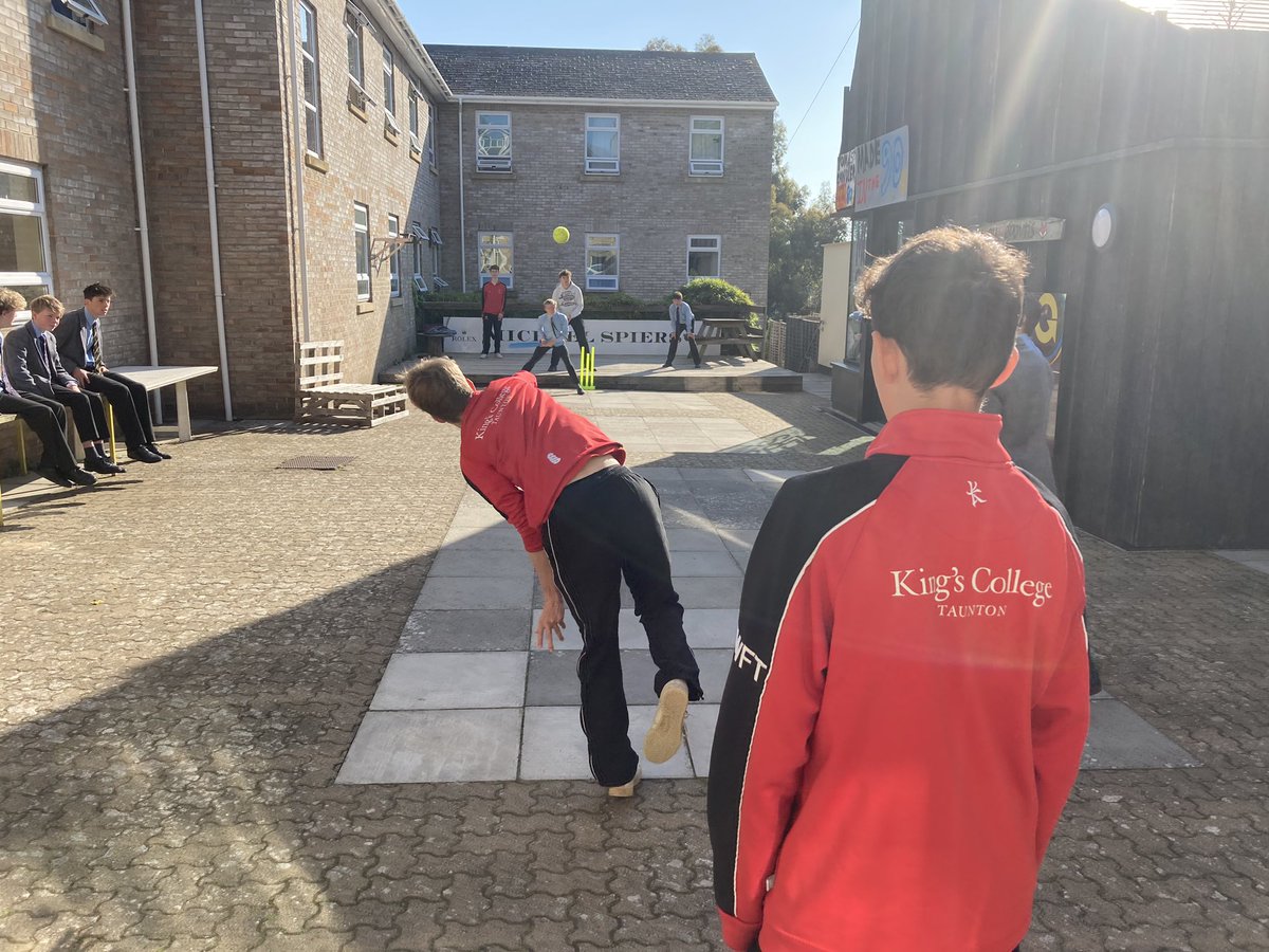 bishopfoxhouse's tweet photo. 8:00am in the courtyard …. 🦊🏏🦊 https://t.co/MM3w0SYnDt