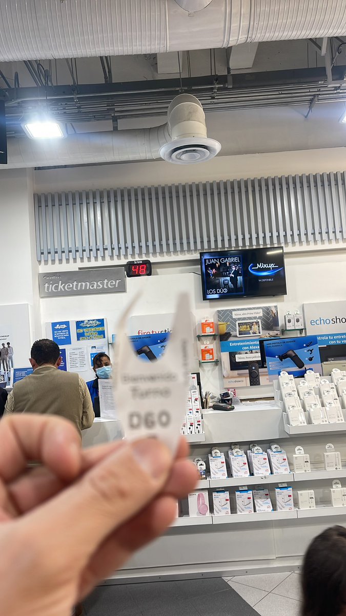 EOliverOA's tweet photo. @Ticketmaster_Me el peor servicio, si no hay capacidad para entregar boletos no vendan @MixupTeam en la sucursal de Galerías Metepec, casi dls horas y no avanza la fila https://t.co/0alFf1VNh4