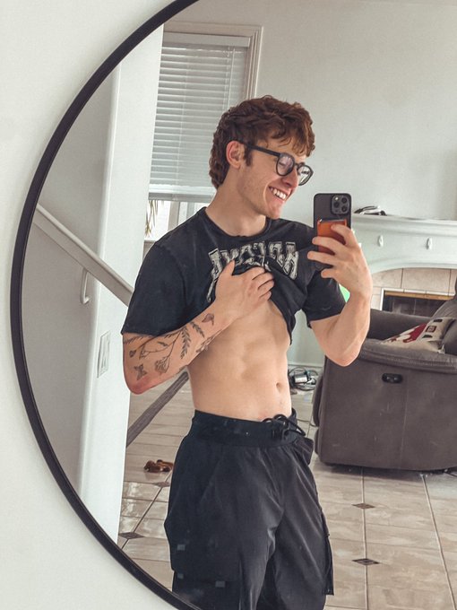 A few more days and I can get back to the gym ? https://t.co/uIAfcPalPp