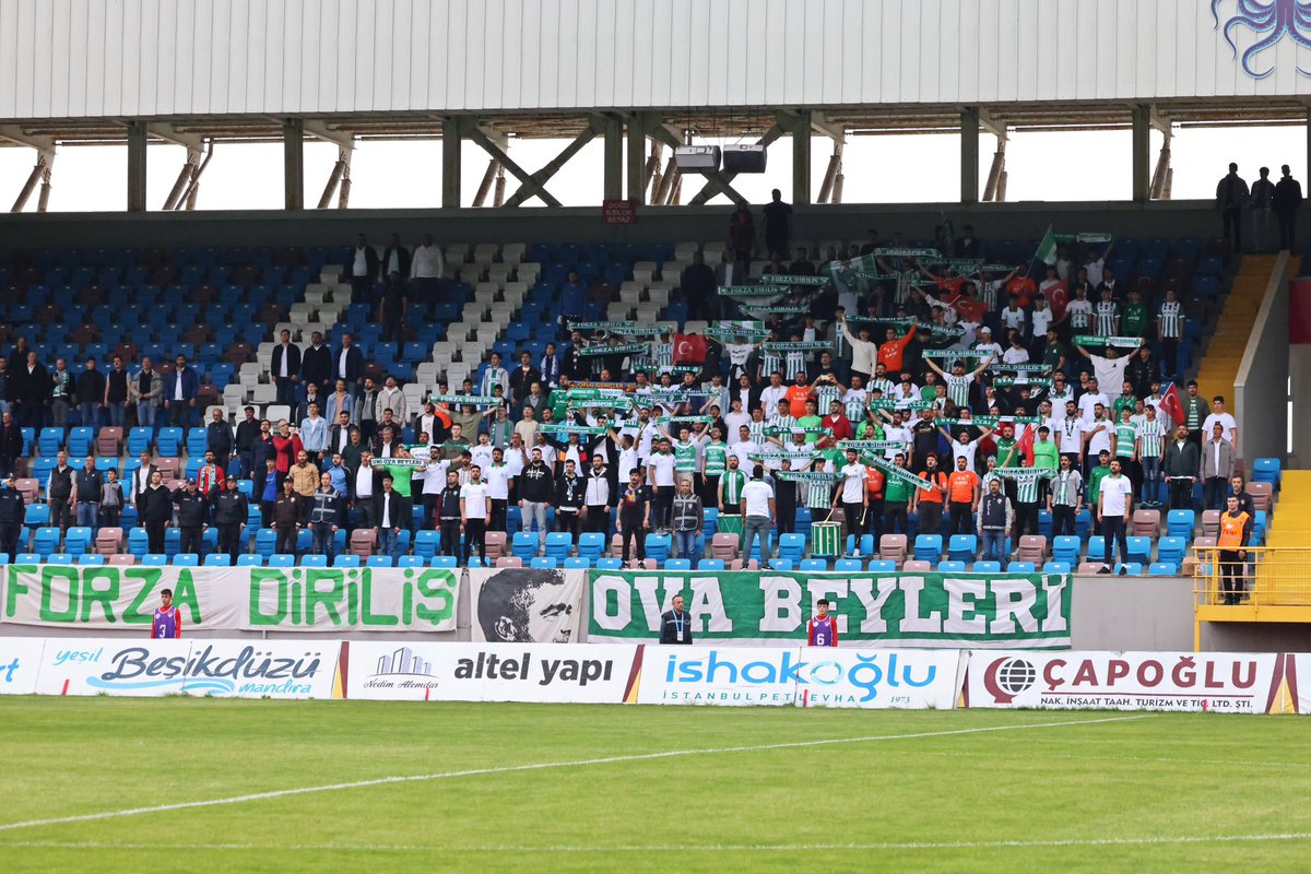 Sezonun başından bu yana gerek iç sahada gerekse deplasmanda oynanan müsabakalarda bizi yalnız bırakmayan ve zor zamanlarda hep itici gücümüz olan taraftarımıza teşekkür ediyoruz. Biz büyük bir aileyiz 💚🤍

#BirlikteBaşardık
 <a href="/OvaBeylerii/">Ova Beyleri</a> <a href="/ForzaDirilis76/">Forza Diriliş</a>